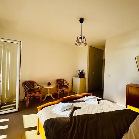 Felix Aparthotel *